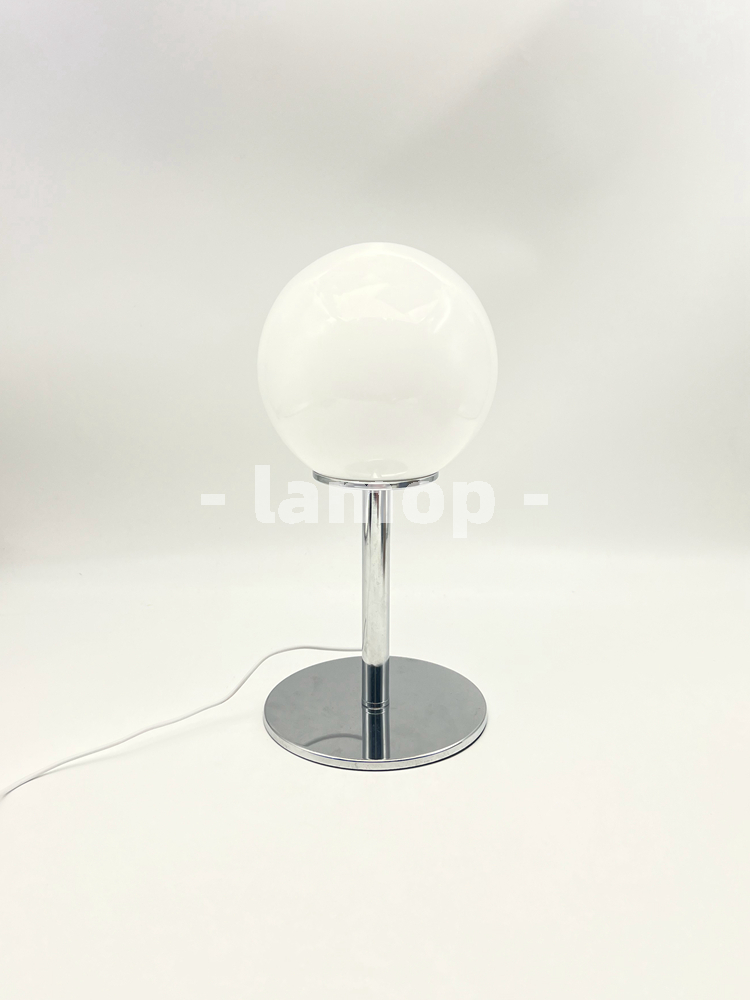 밀키 화이트 솔리드 글로브 크롬 얇은 폴 테이블 램프  - Lighting Table Decor 리뷰 및 가격